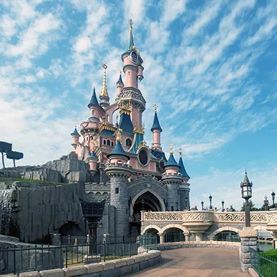 LES PARCS D-ATTRACTIONS DE DISNEYLAND PARIS, FRANCE